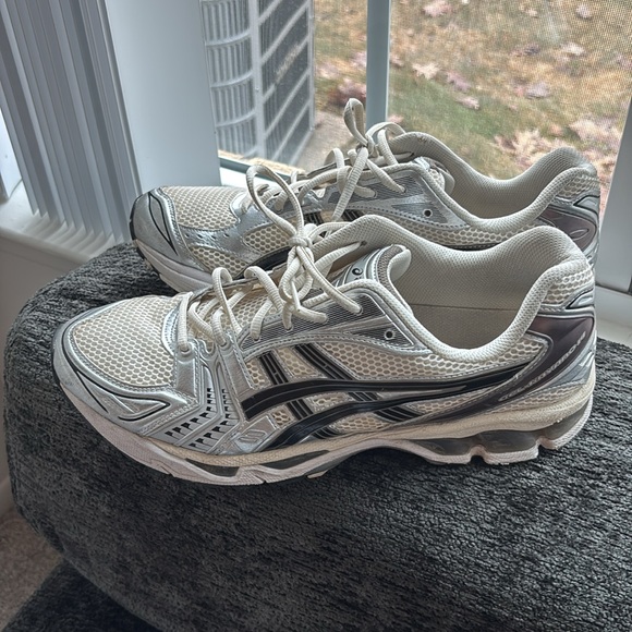ASICS - Picture 2 of 2